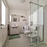 Bilocale Con Vista Panoramica * Брунате