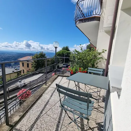 Bilocale Con Vista Panoramica アパート ブルナーテ