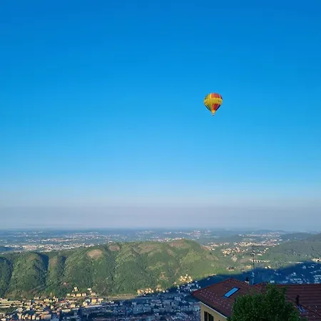 Bilocale Con Vista Panoramica アパート ブルナーテ